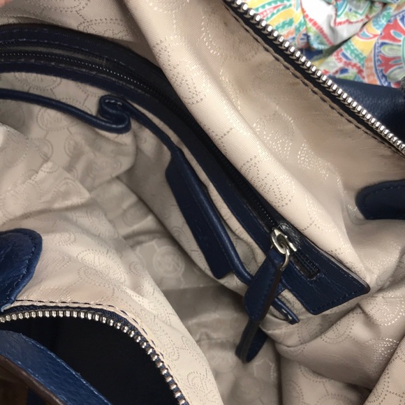 Michael Michael  Kors Blue Pebbled Shoulder Bag - Picture 8 of 8